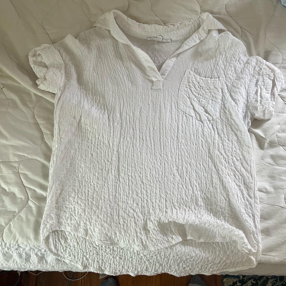 White shirt sleeve linen v neck